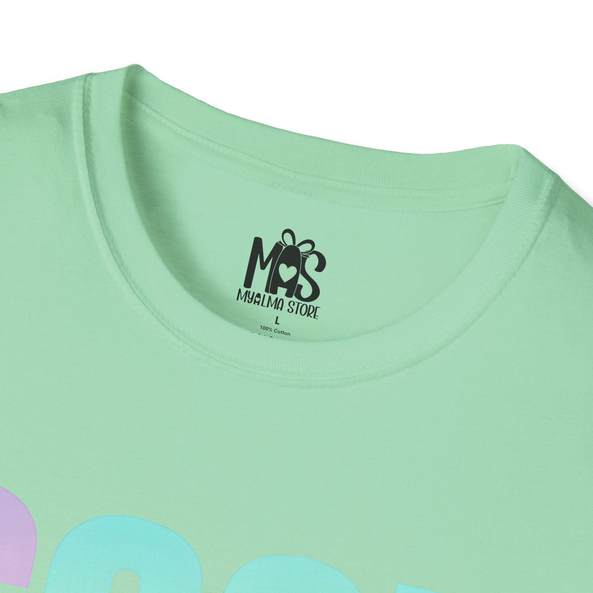 election of pastel t-shirts in aesthetic display / Selección de camisetas pastel en composición estética